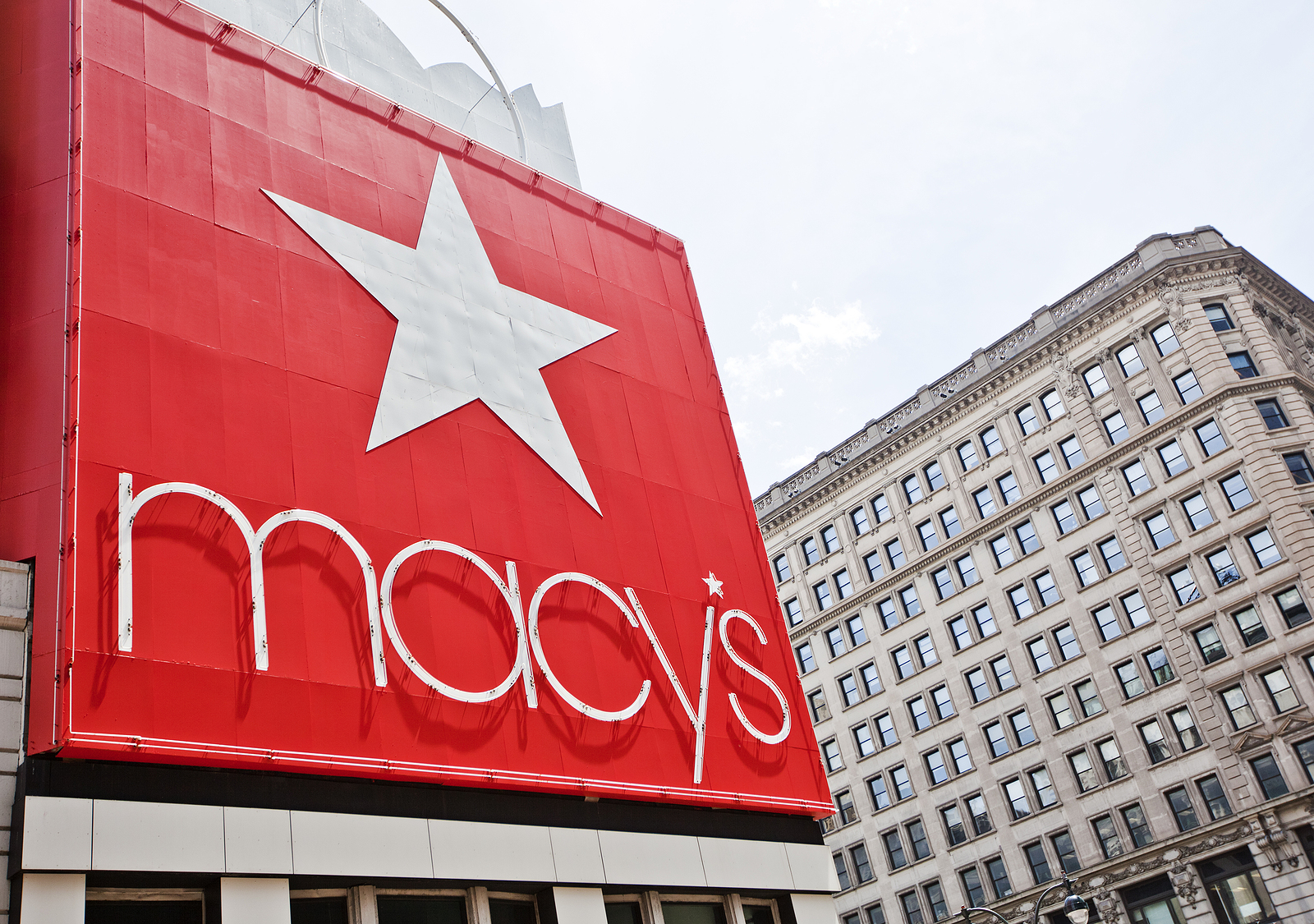 News and analysis of Macy's M shares